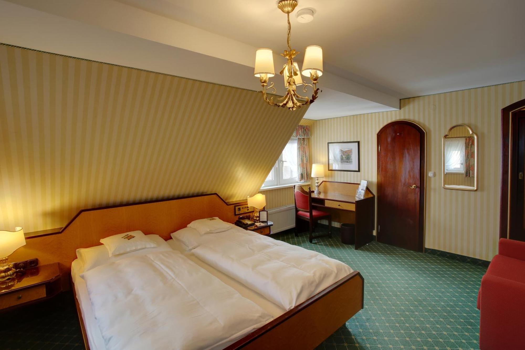 Hotel Brauereigasthof Landwehr-Braeu Reichelshofen Phòng bức ảnh