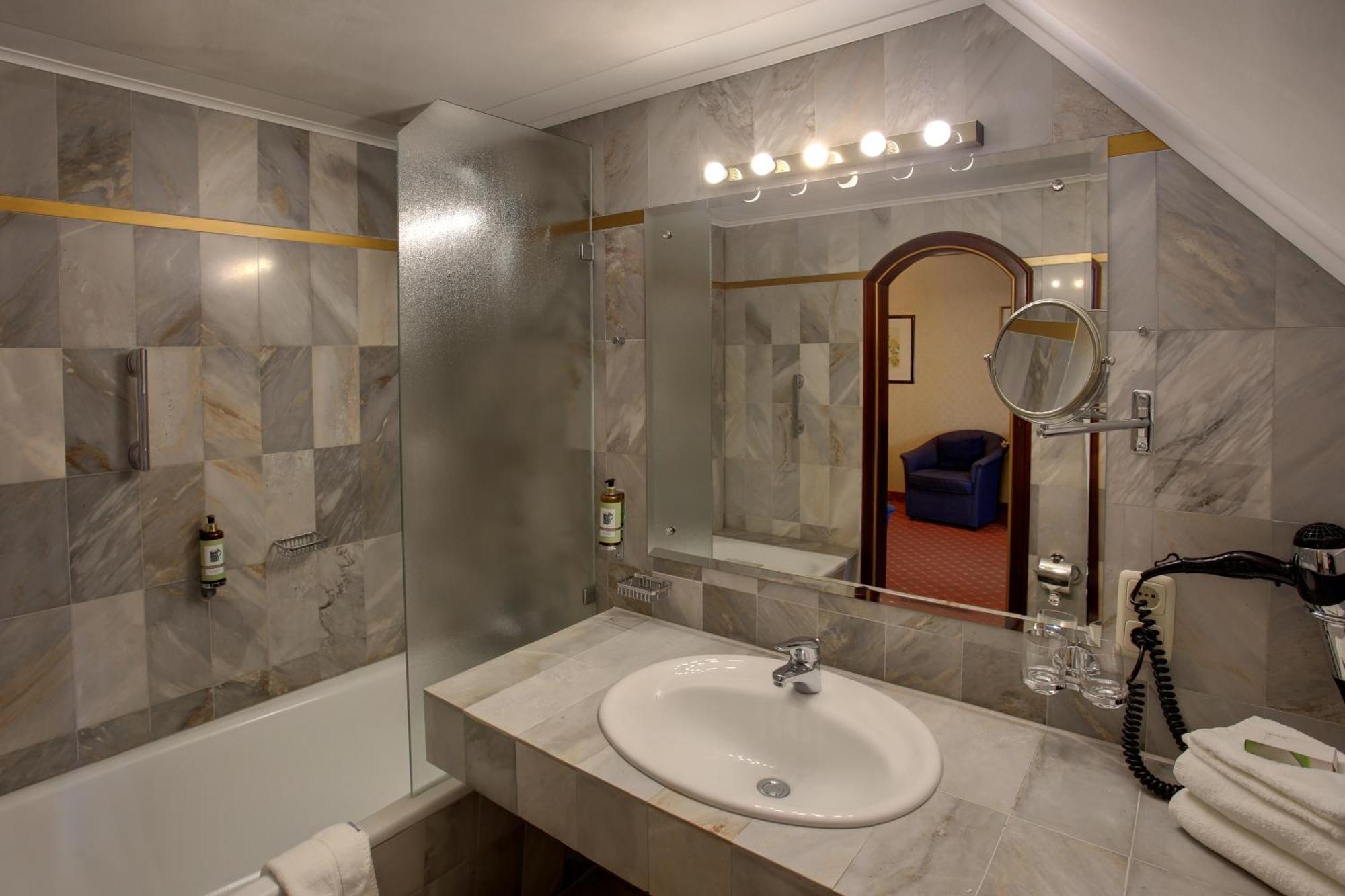Hotel Brauereigasthof Landwehr-Braeu Reichelshofen Phòng bức ảnh