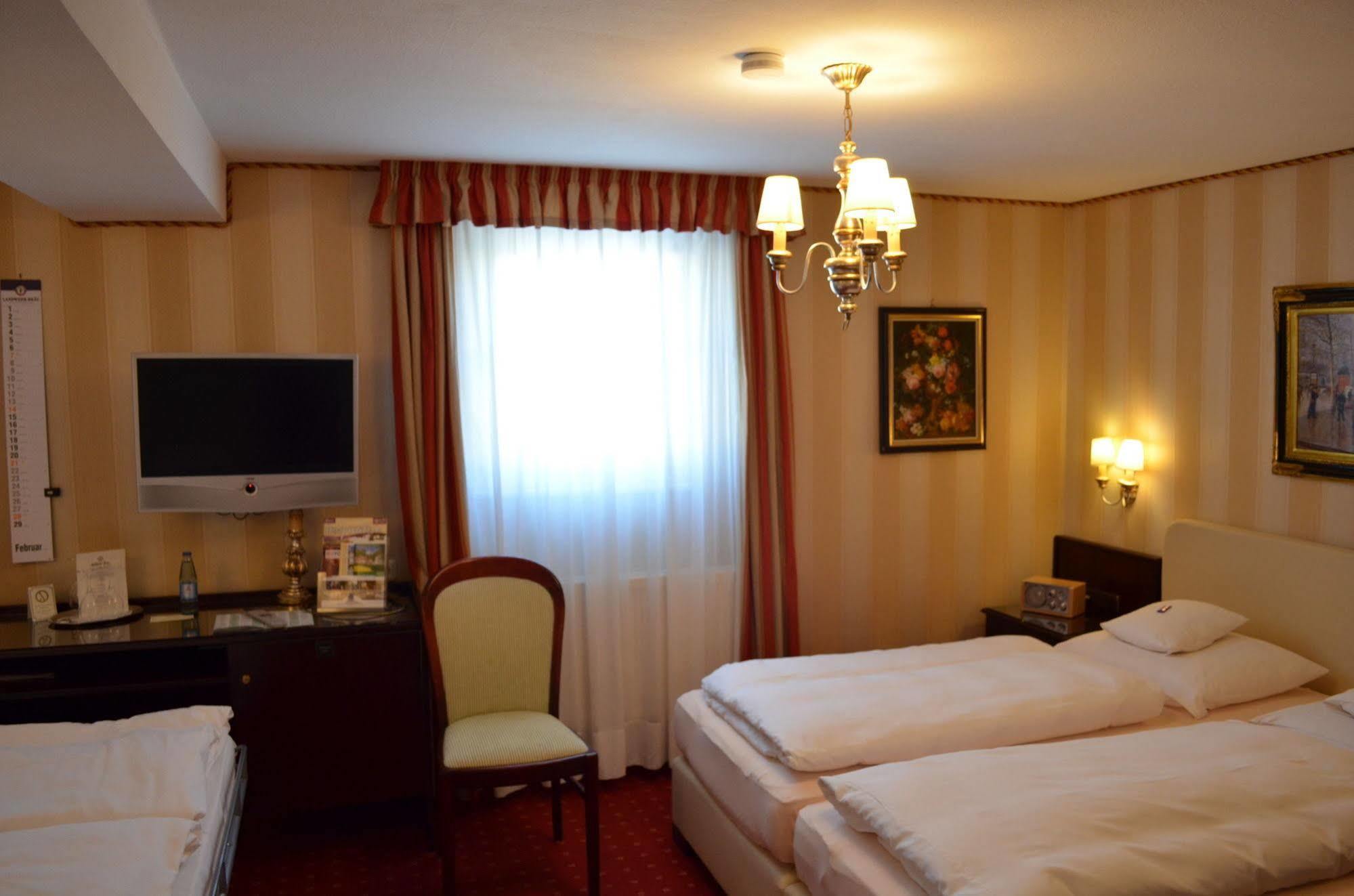 Hotel Brauereigasthof Landwehr-Braeu Reichelshofen Ngoại thất bức ảnh